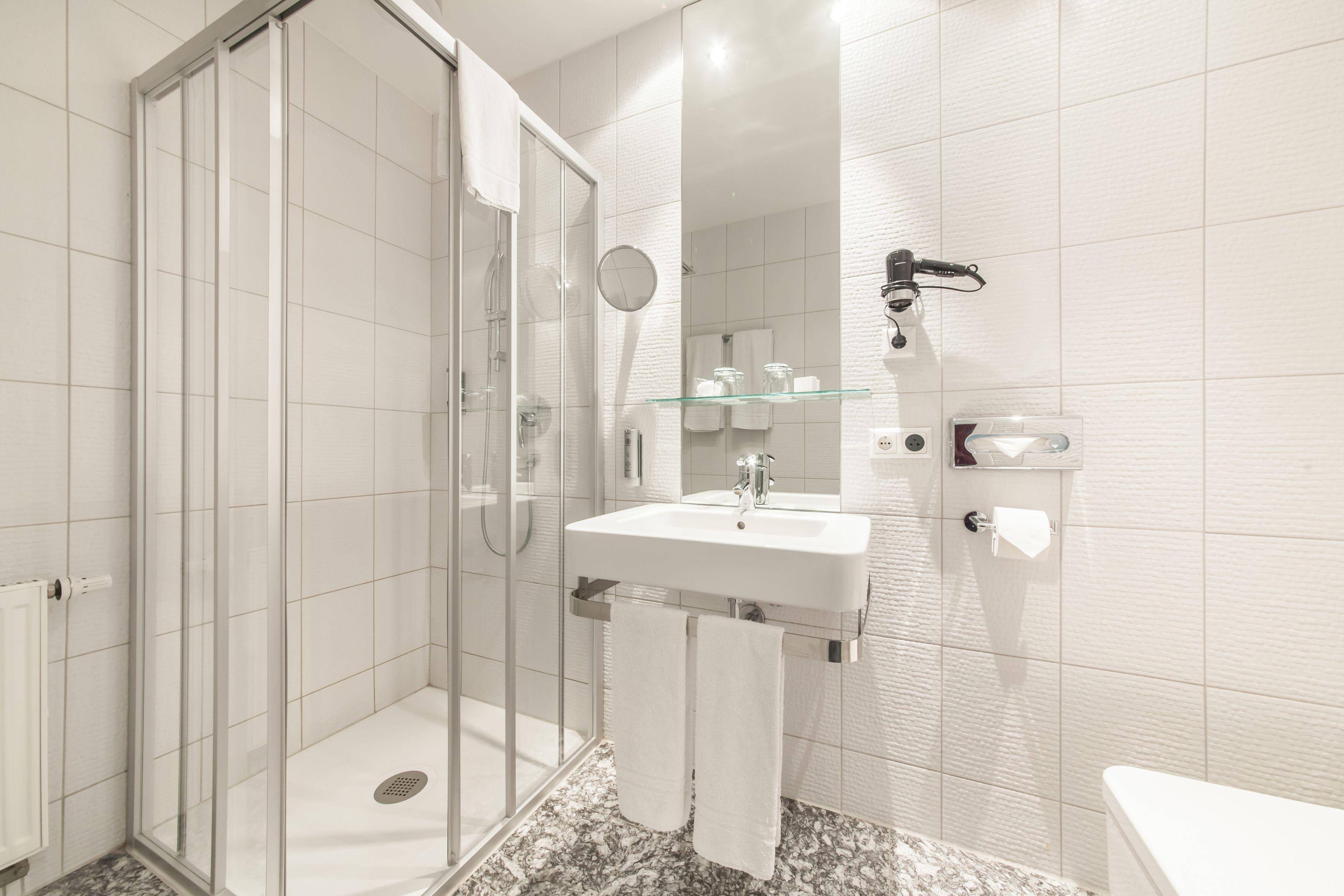 SELECT HOTEL BERLIN CHECKPOINT CHARLIE